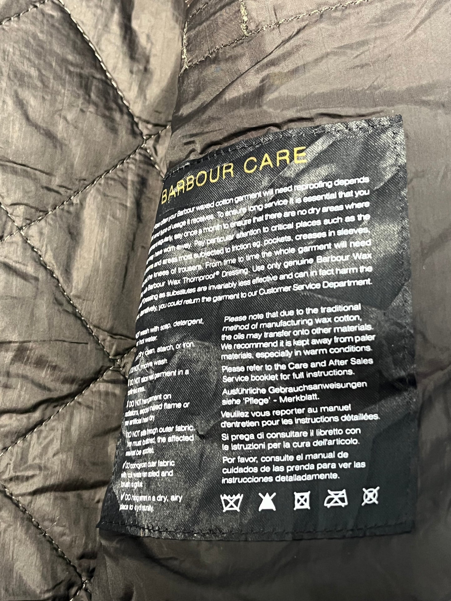 Barbour Retail Freezer Wax Jacket – Olive – Size S – Selected by DRAPS