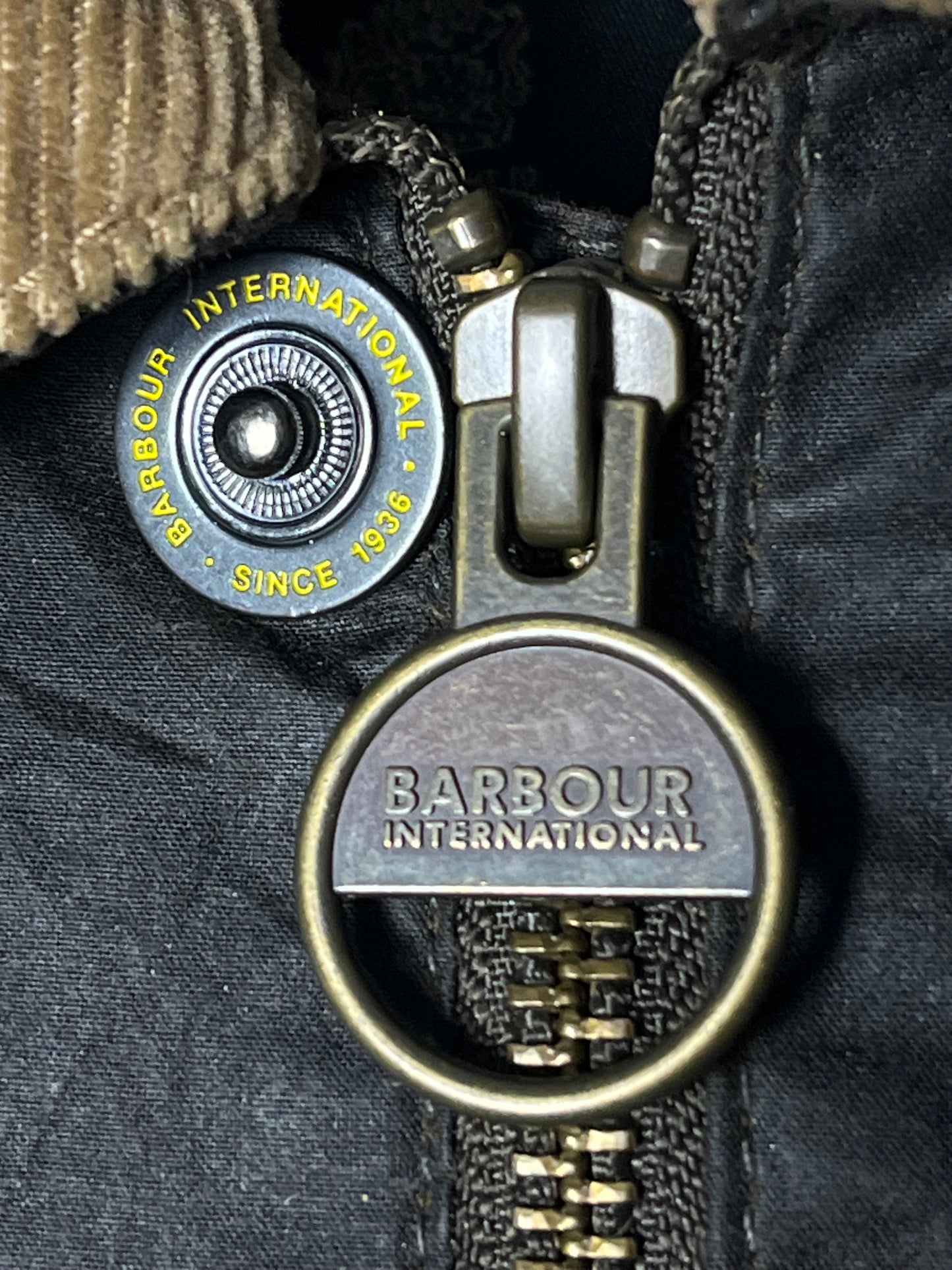 Barbour International Vestive McQueen Wax Jacket – Sage Green – Fits L