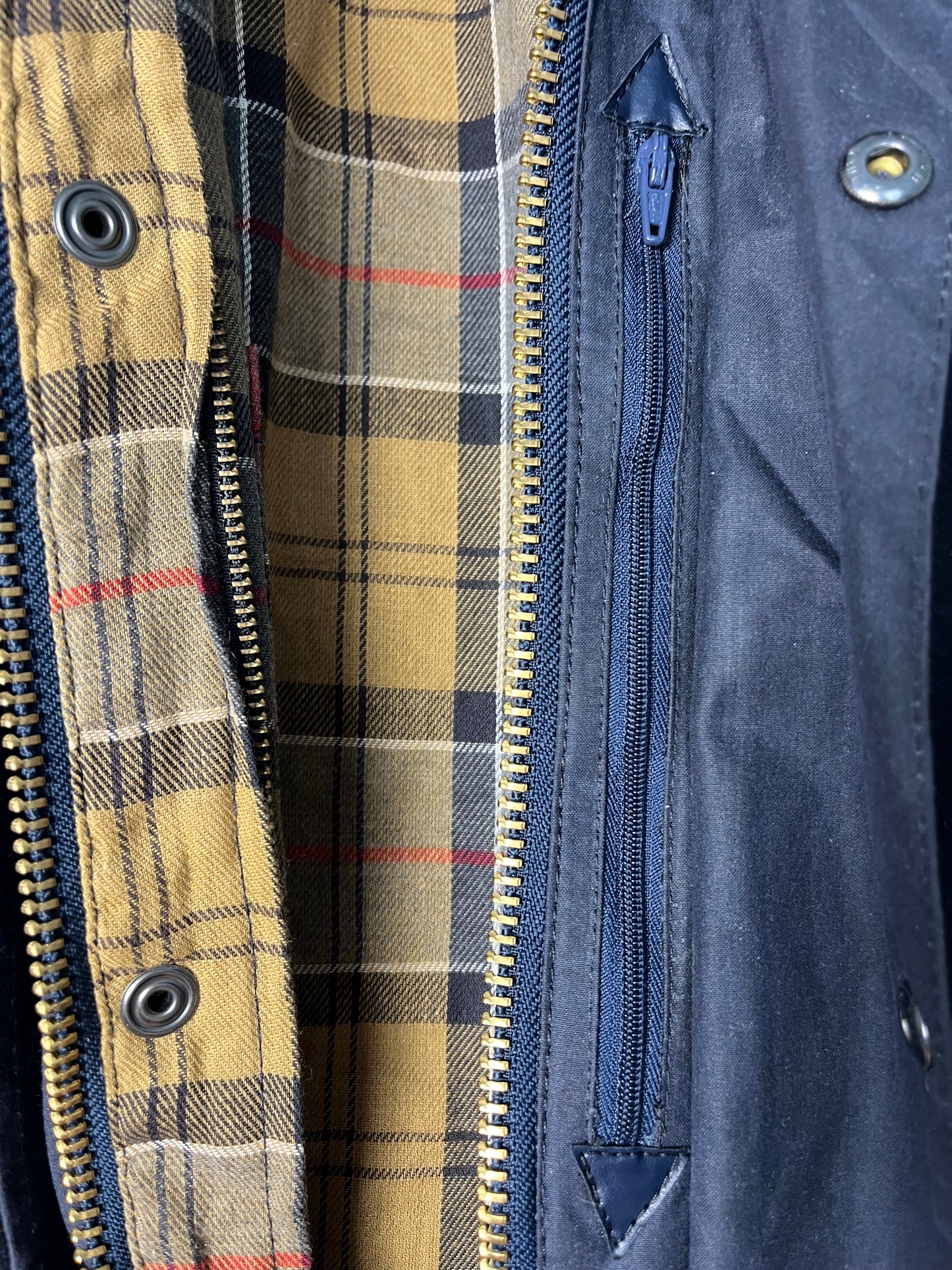 Barbour Border Wax Jacket – C34 (XS) – Modern